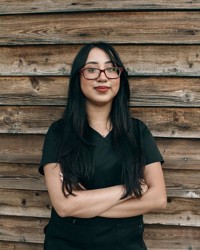 Leslie, asistente dental